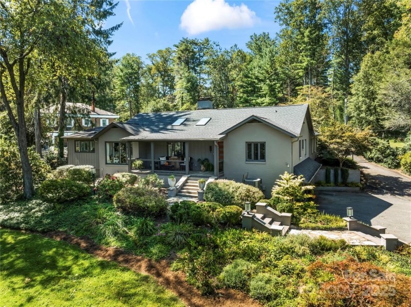 Property image 2 of 5 Busbee Road in Biltmore Forest, Asheville, NC 28803