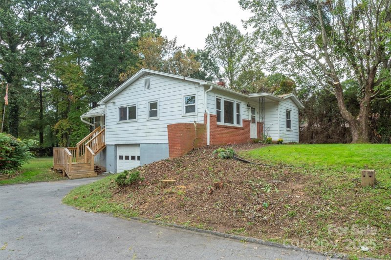 Property image 2 of 204 Northeast Avenue in Grovemont, Swannanoa, NC 28778