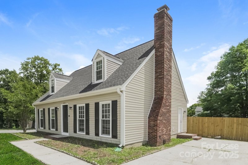 Property image 3 of 2114 Bally Duff Lane in Wexford, Charlotte, NC 28262