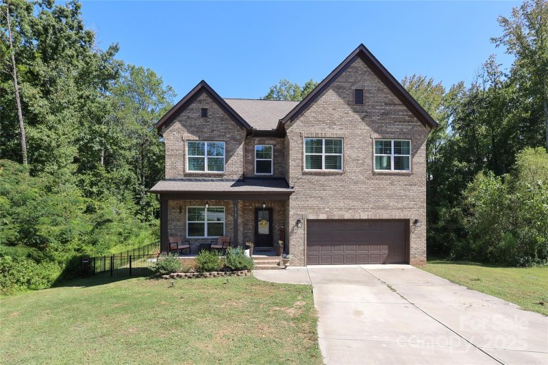 Cabarrus Woods, Charlotte Community