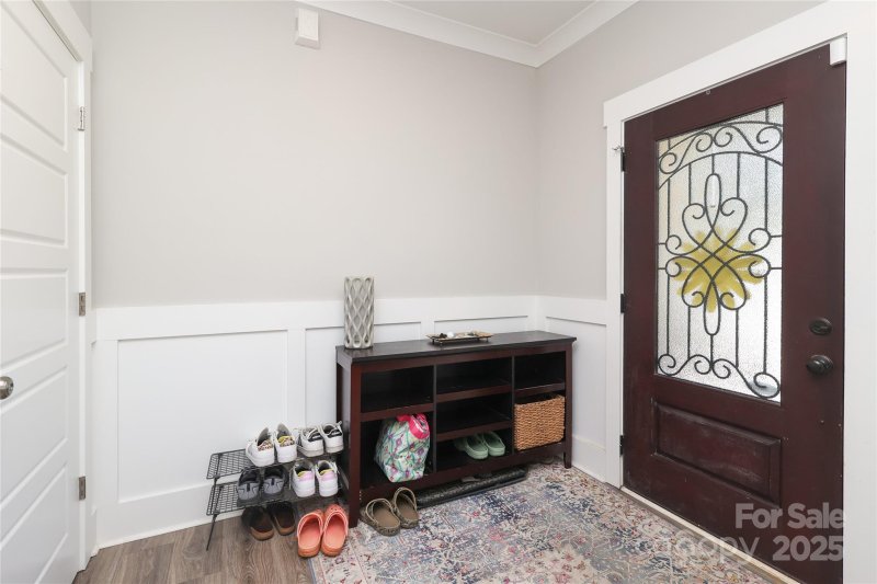 Property image 3 of 10105 Greenwood Court in Cabarrus Woods, Charlotte, NC 28215