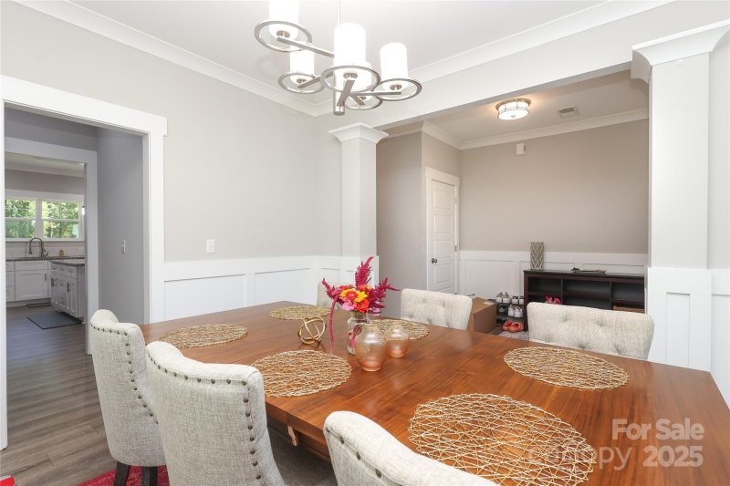 Property image 5 of 10105 Greenwood Court in Cabarrus Woods, Charlotte, NC 28215