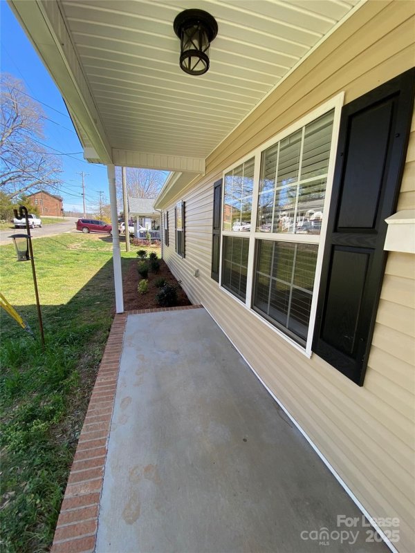 Property image 2 of 15 Linestowe Drive in Aberfoyle, Belmont, NC 28012