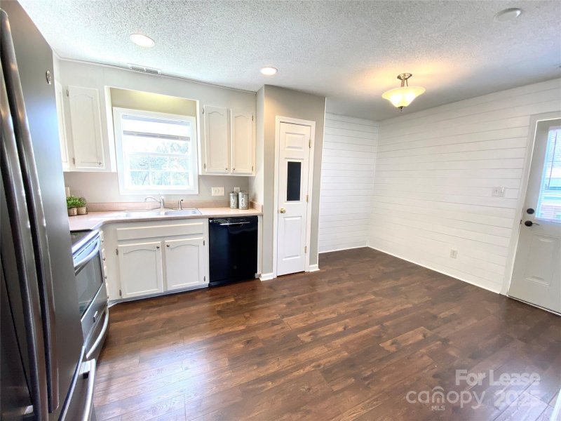 Property image 5 of 15 Linestowe Drive in Aberfoyle, Belmont, NC 28012