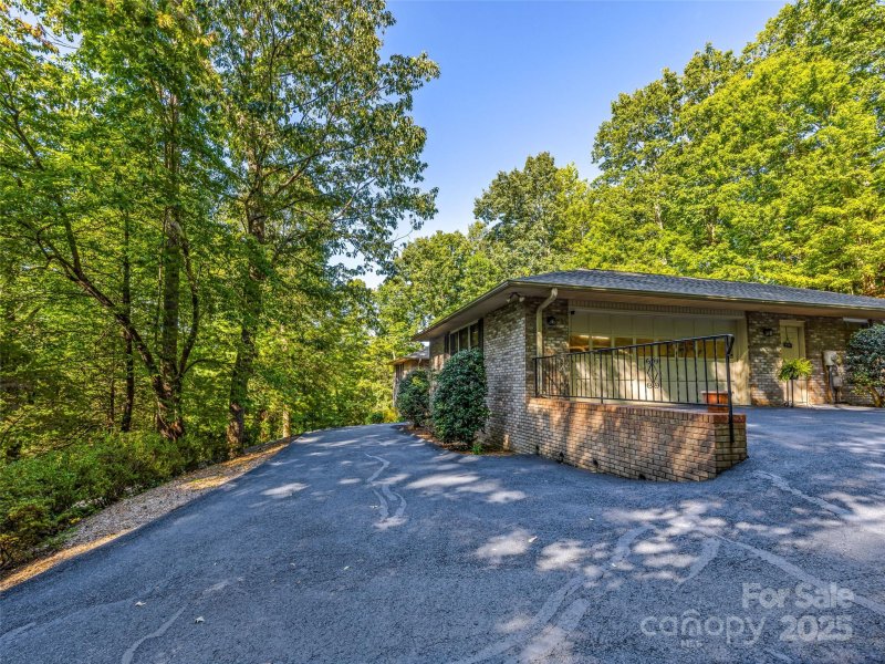 Property image 2 of 310 Claremont Drive in Claremont, Flat Rock, NC 28731