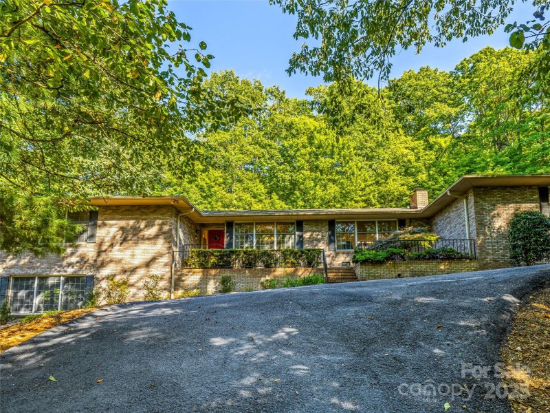 Property image 4 of 310 Claremont Drive in Claremont, Flat Rock, NC 28731