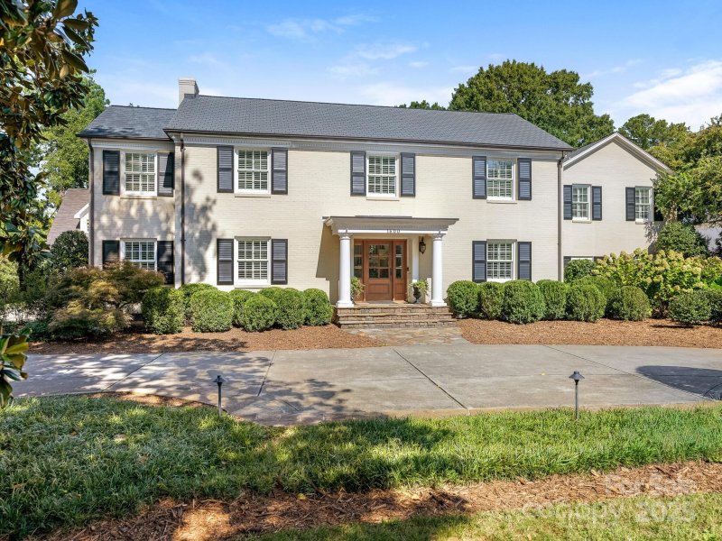 Property image 2 of 1600 S Wendover Road in Eastover, Charlotte, NC 28211