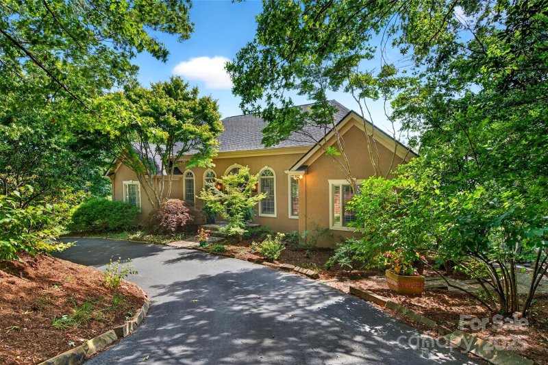 Property image 3 at 206 Crestview Drive, Black Mountain, NC 28711