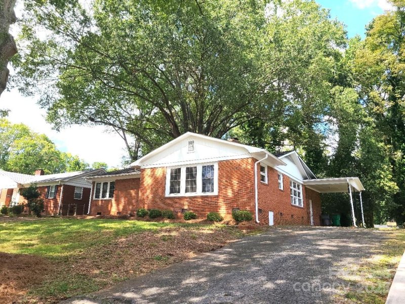 Property image 2 at 5511 Wedgewood Drive, Charlotte, NC 28210