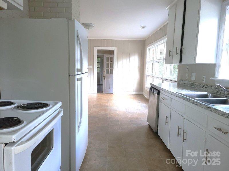 Property image 4 at 5511 Wedgewood Drive, Charlotte, NC 28210