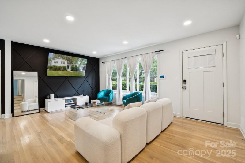 Property image 2 of 1530 Barberry Court in Rama Woods, Charlotte, NC 28211