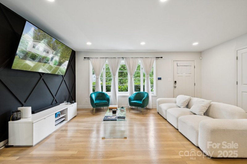 Property image 4 of 1530 Barberry Court in Rama Woods, Charlotte, NC 28211