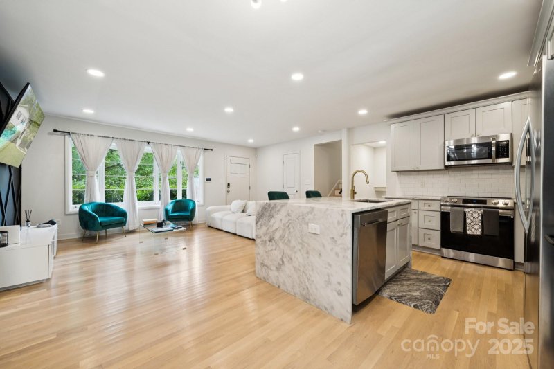 Property image 5 of 1530 Barberry Court in Rama Woods, Charlotte, NC 28211