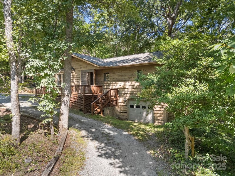 Property image 2 of 423 Dogwood Trail in Gillette Woods, Tryon, NC 28782