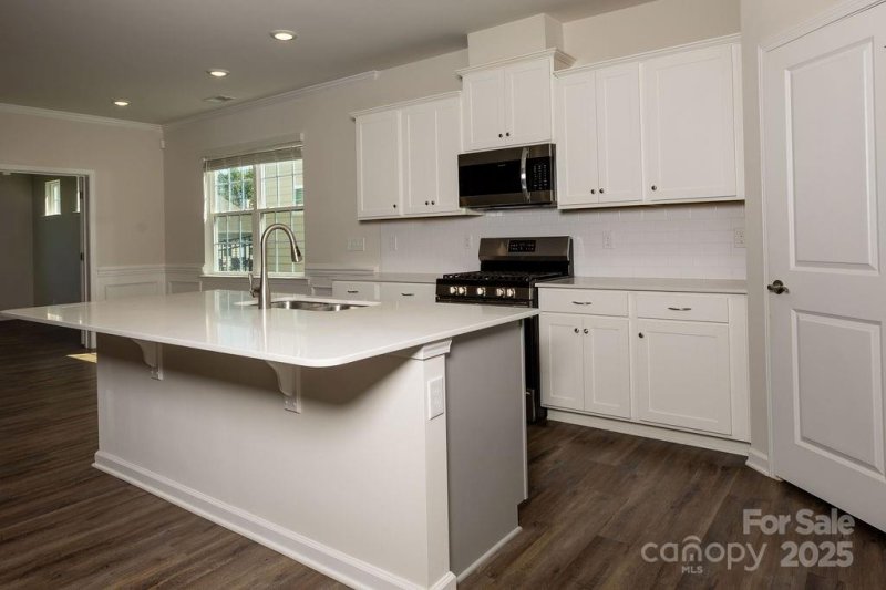 Property image 3 of 12926 Canterbury Castle Drive in Chateau, Charlotte, NC 28273