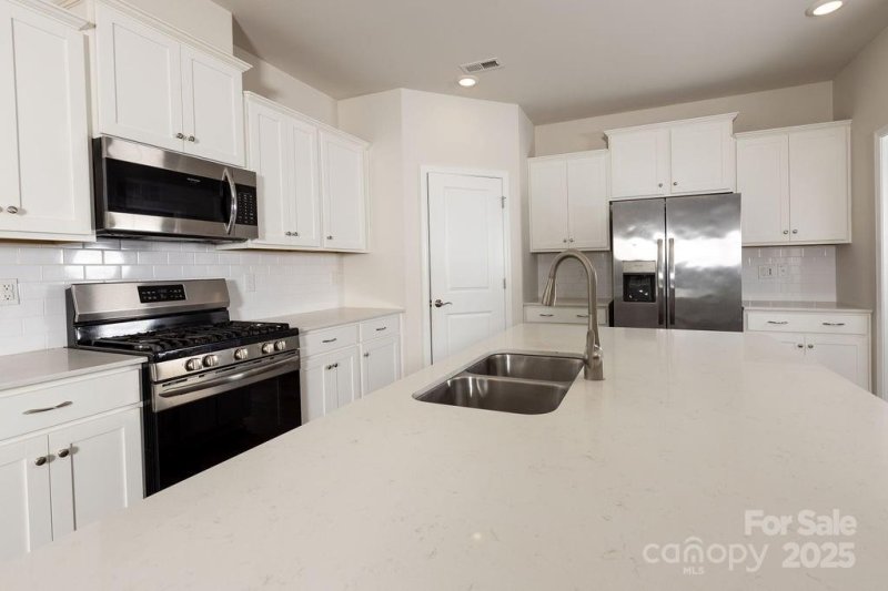Property image 5 of 12926 Canterbury Castle Drive in Chateau, Charlotte, NC 28273