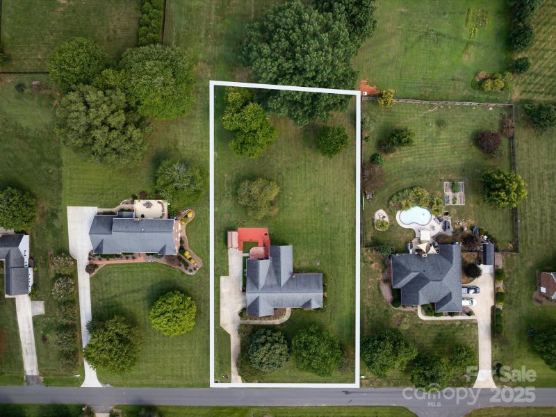 Property image 2 of 192 Baymount Drive in Baymount Meadows, Statesville, NC 28625