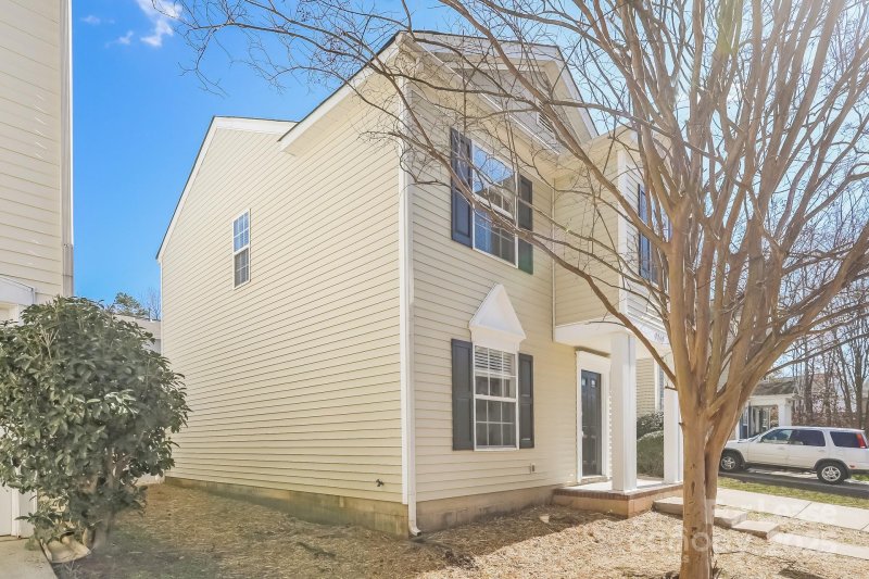 Property image 2 at 7708 Grapetree Court, Charlotte, NC 28215