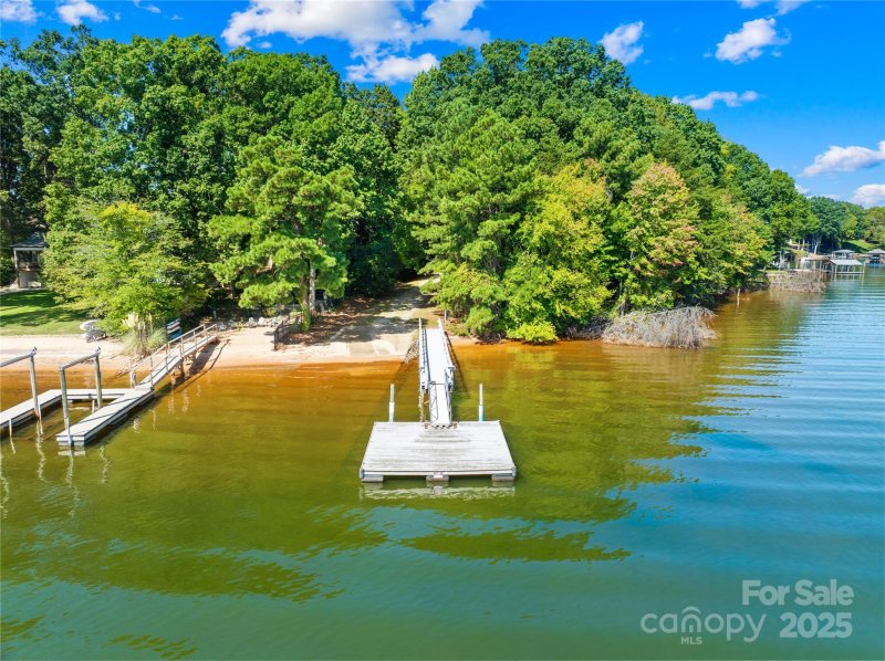 Property image 3 of 106 Chatworth Lane in Woodland Hills, Mooresville, NC 28117