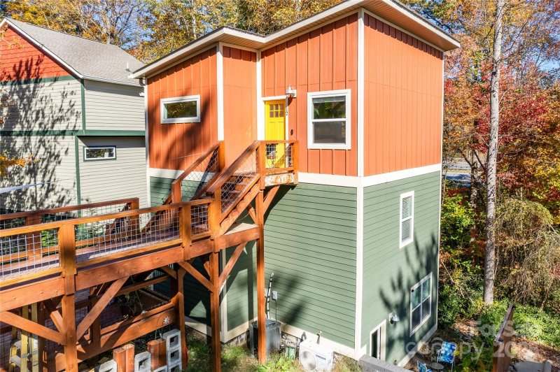 Property image 2 of 12 Crestwood Lane in Woodside Hills, Candler, NC 28715