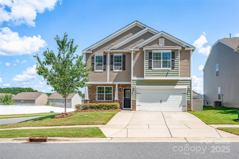 Property image 3 of 147 Kingsway Drive in Kensington Village, Mooresville, NC 28115