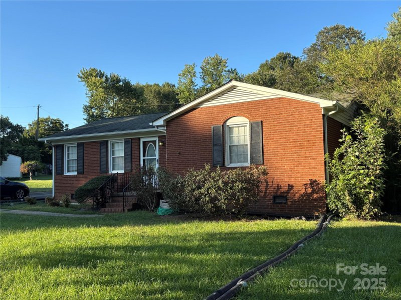 Property image 2 of 110 Fieldcrest Drive in Oakmont, Stanley, NC 28164