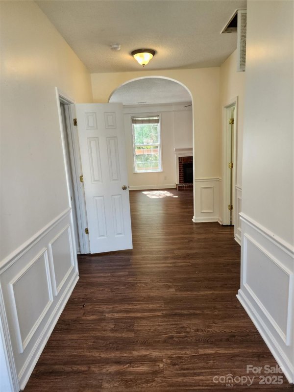 Property image 2 of 11412 Leigh Glen Circle in Fox Glen, Charlotte, NC 28269