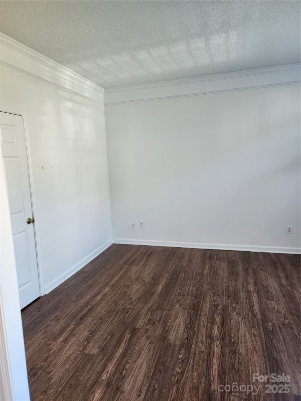 Property image 3 of 11412 Leigh Glen Circle in Fox Glen, Charlotte, NC 28269