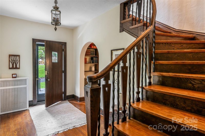 Property image 4 of 21 Lynwood Road in Grove Park, Asheville, NC 28804