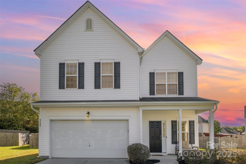 Houston Hills, Charlotte Community