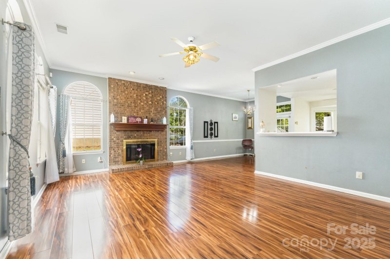 Property image 2 of 900 Gretna Green Drive in Mcdowell Meadows, Charlotte, NC 28217