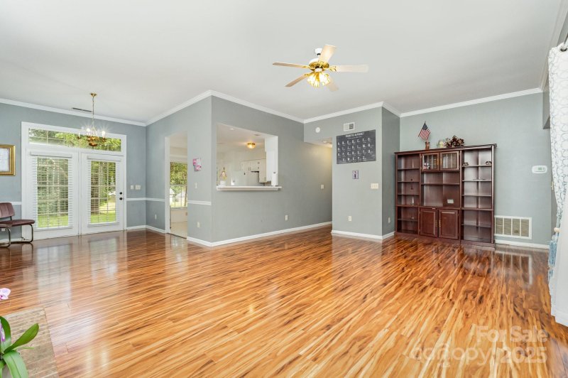 Property image 4 of 900 Gretna Green Drive in Mcdowell Meadows, Charlotte, NC 28217