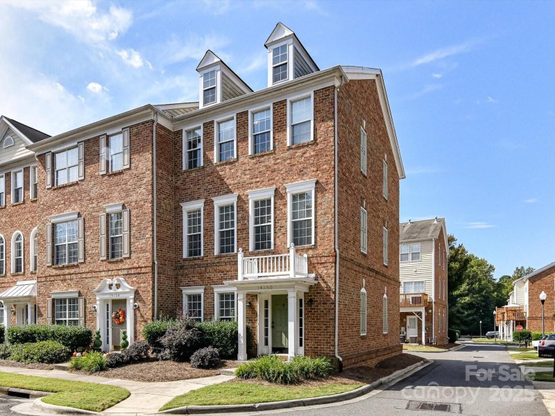 Charleston Place at Ballantyne, Charlotte Community