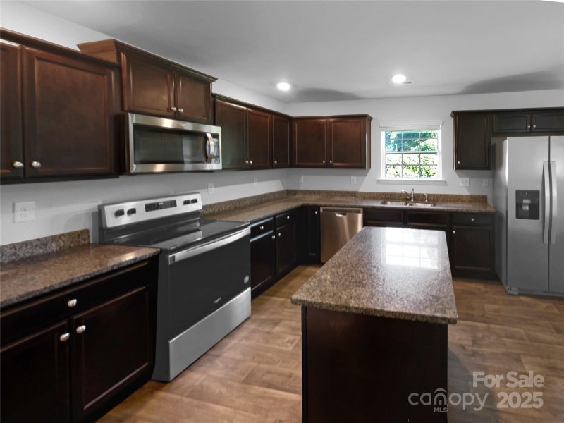 Property image 5 of 3259 Winesap Drive in Apple Creek Village, Dallas, NC 28034