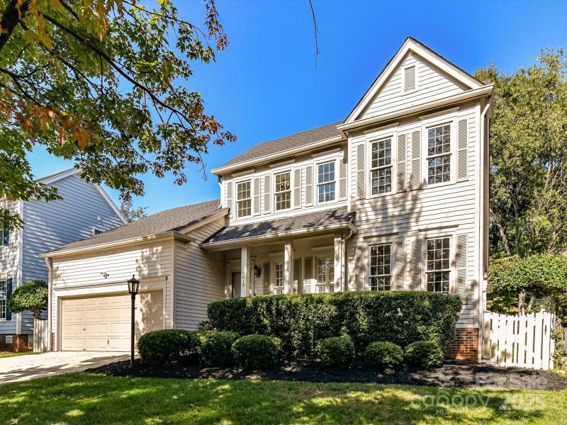 Property image 2 at 3813 Selwyn Farms Lane, Charlotte, NC 28209