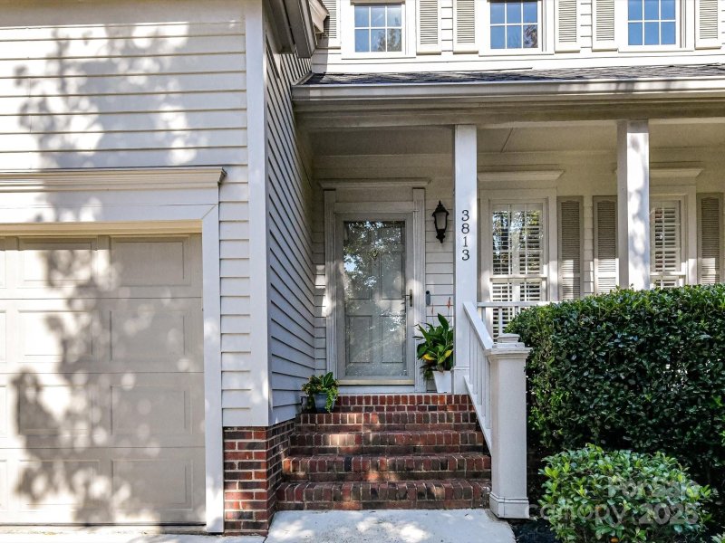 Property image 3 at 3813 Selwyn Farms Lane, Charlotte, NC 28209