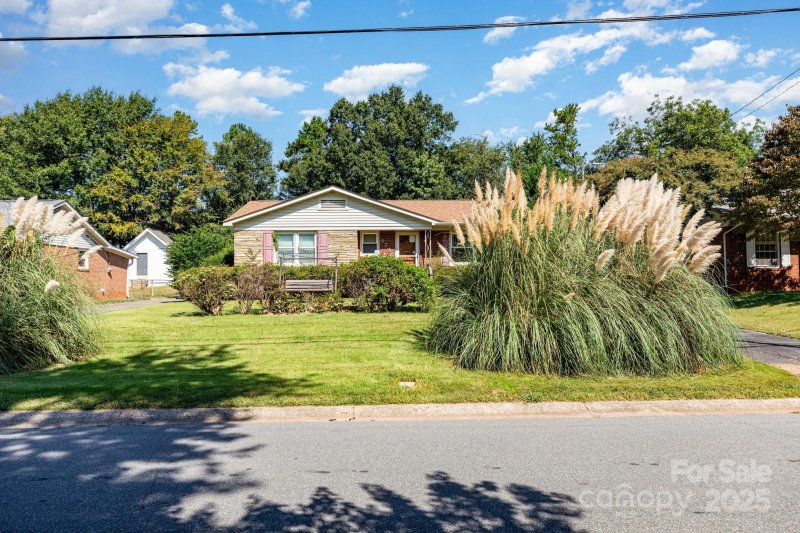 Property image 5 of 4738 Brooktree Drive in Westchester, Charlotte, NC 28208