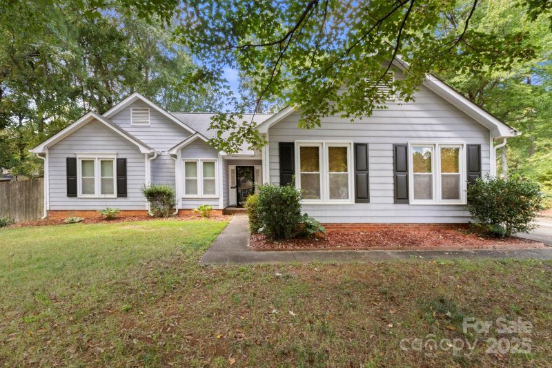 Hickory Ridge, Charlotte Community