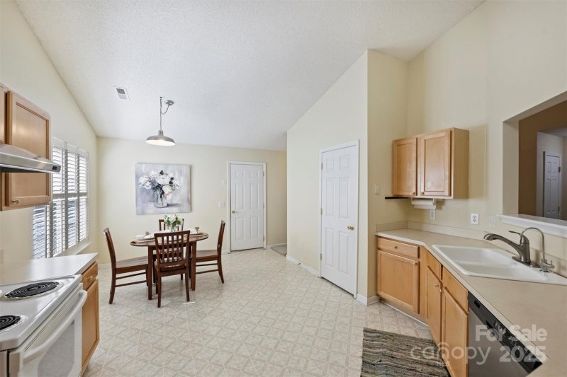 Property image 4 of 8612 Cedardale Ridge Court in Highland Creek, Charlotte, NC 28269