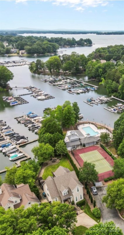 Blue Stone Harbor, Cornelius Community