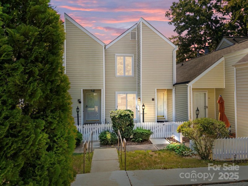 Eastwood Village, Salisbury Community