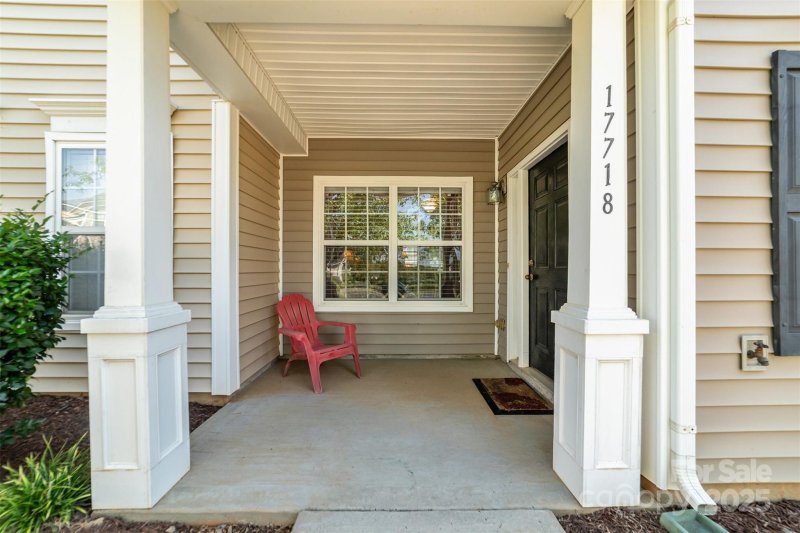 Property image 4 of 17718 Caldwell Track Drive in Caldwell Station, Cornelius, NC 28031