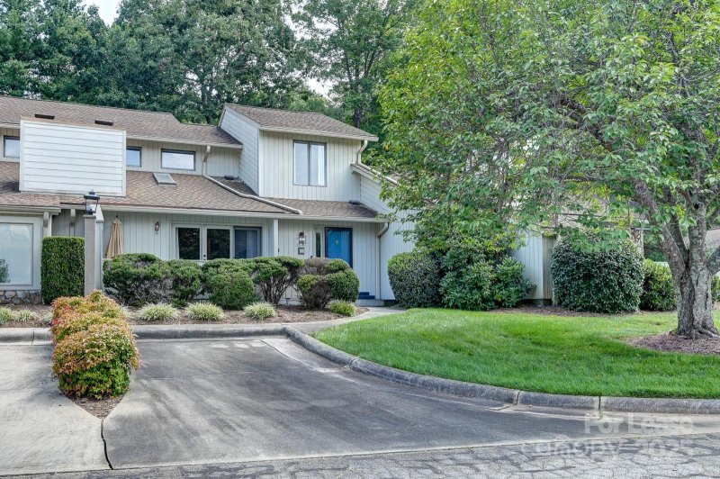 Property image 2 of 108 Cloverleaf Lane in Deerwood, Asheville, NC 28803