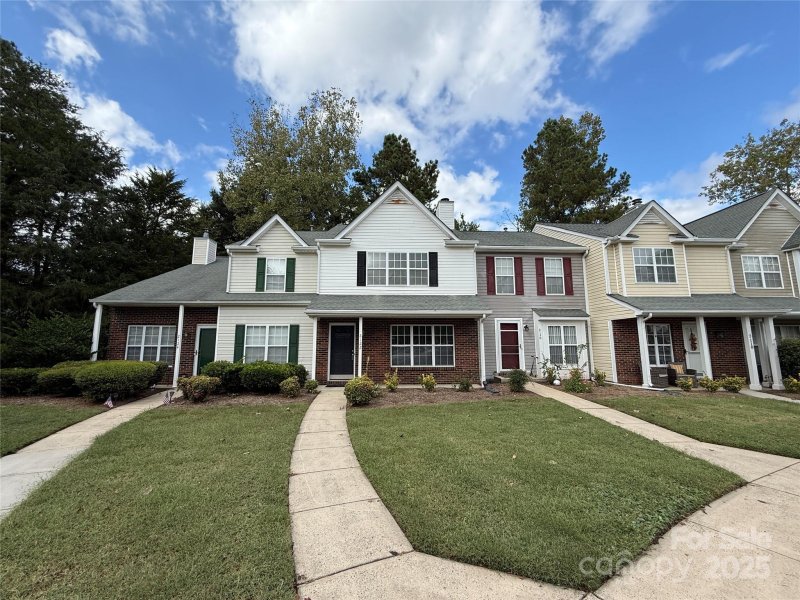 Property image 2 of 2122 Preakness Court in Roxborough, Charlotte, NC 28273