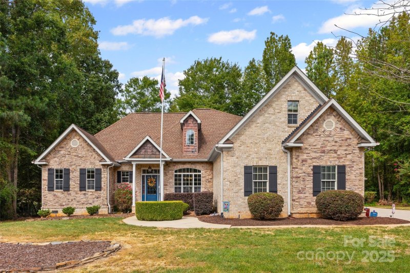 Property image 2 of 513 Little Cove Lane in The Coves, Lake Wylie, SC 29710