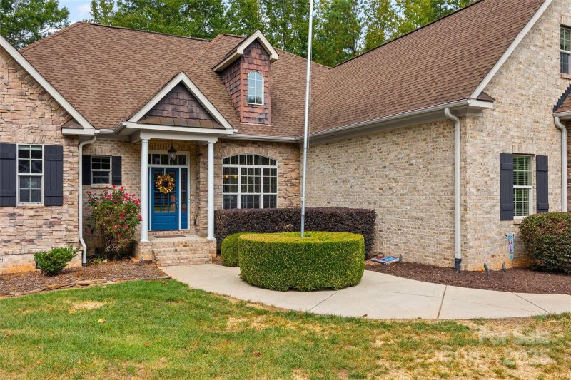 Property image 3 of 513 Little Cove Lane in The Coves, Lake Wylie, SC 29710