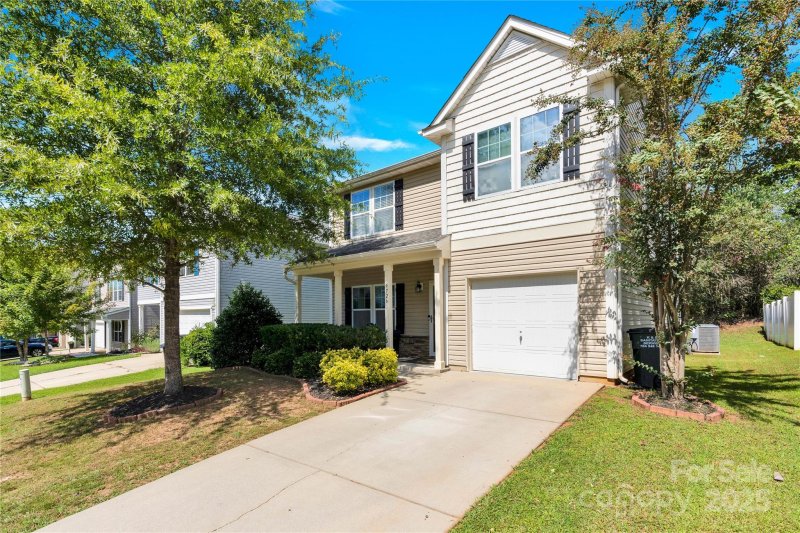 Property image 2 of 9726 Eagle Feathers Drive in Catawba River Plantation, Charlotte, NC 28214