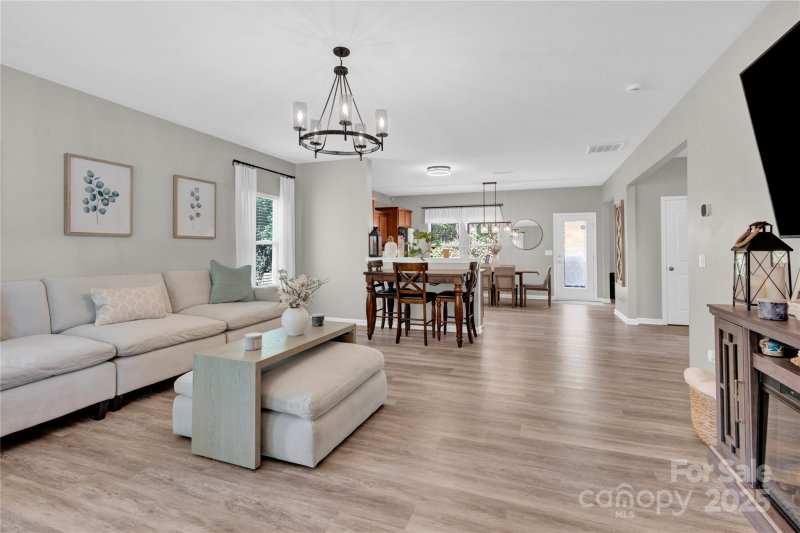 Property image 3 of 9726 Eagle Feathers Drive in Catawba River Plantation, Charlotte, NC 28214