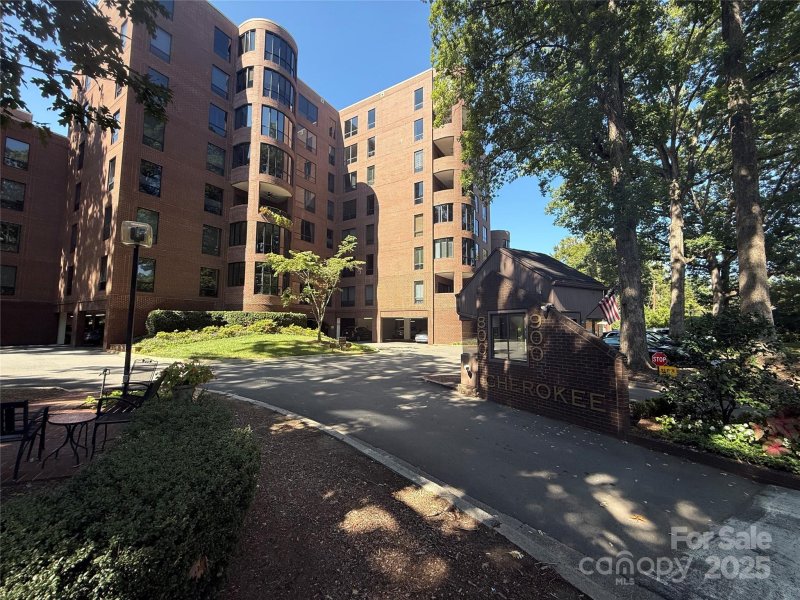 Property image 2 at 856 Cherokee Road, Charlotte, NC 28207