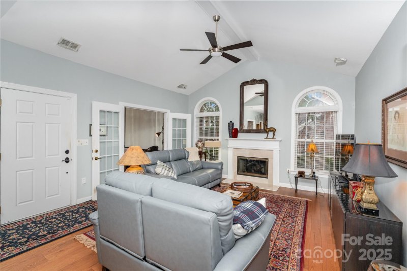 Property image 3 of 8543 Windsor Ridge Drive in Windsor Oaks, Charlotte, NC 28277